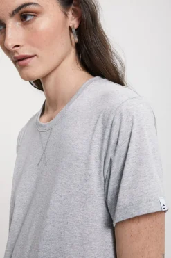 Langes Kleid mit Schlitz