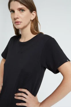 Langes Kleid mit Schlitz