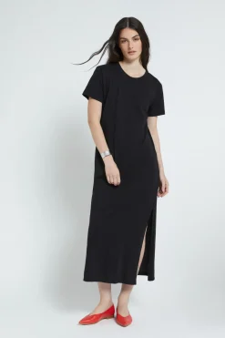 Langes Kleid mit Schlitz