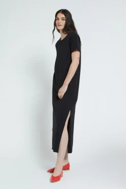 Langes Kleid mit Schlitz