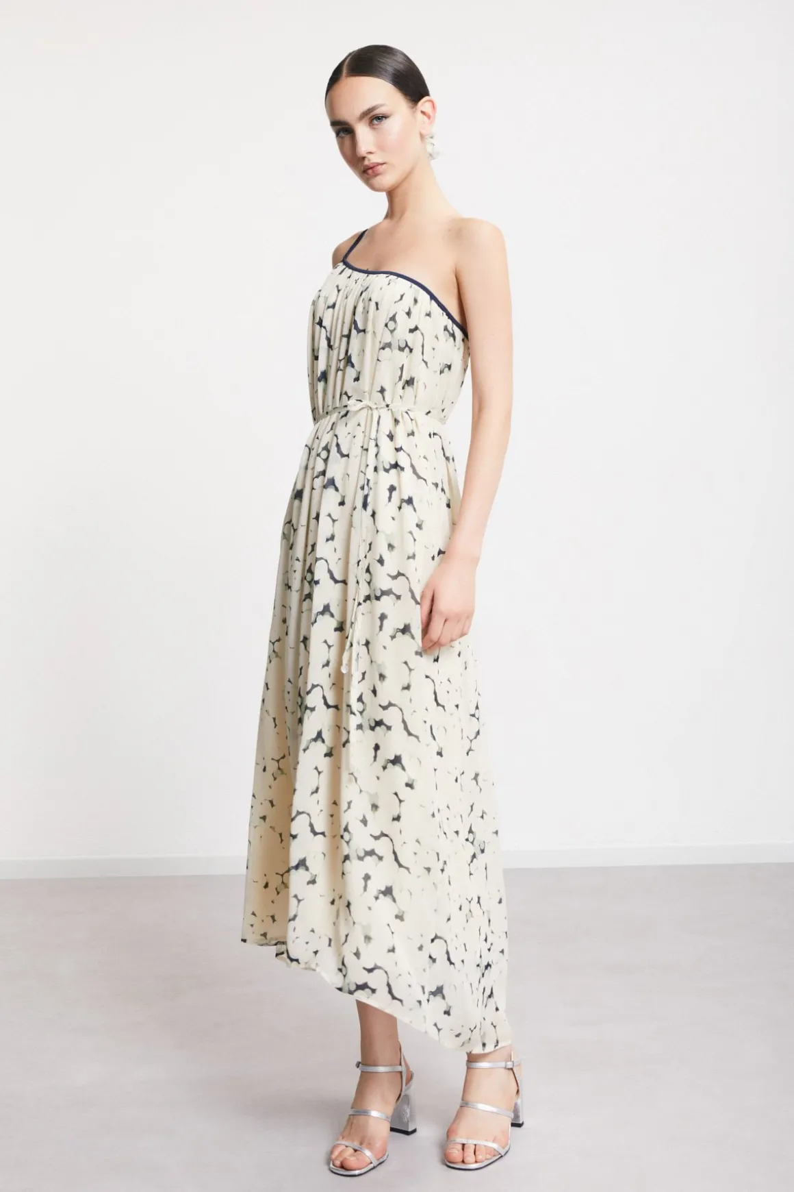 Langes One-Shoulder-Kleid aus Viskose
