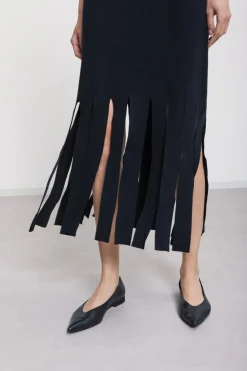 Langes Viskosekleid mit Fransen