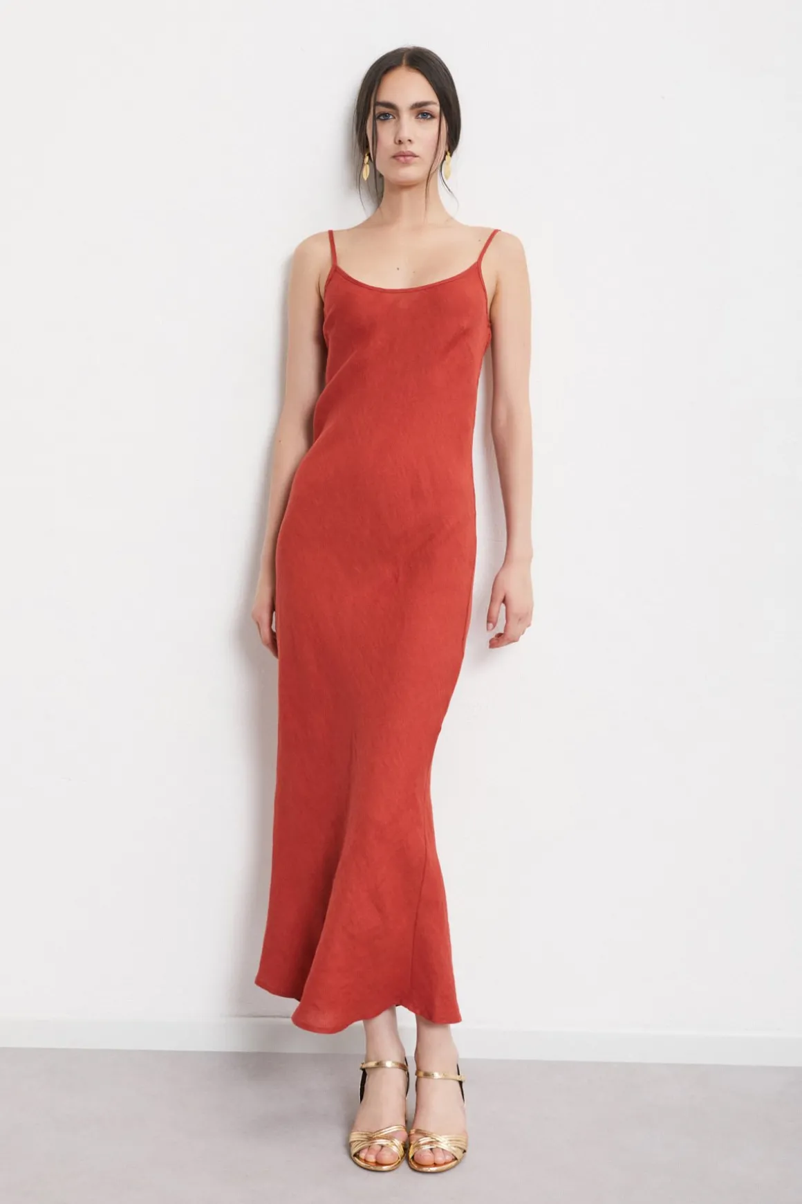 Leinenkleid im Unterkleidstil