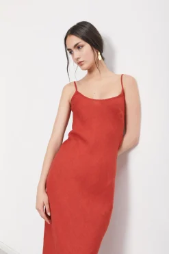 Leinenkleid im Unterkleidstil