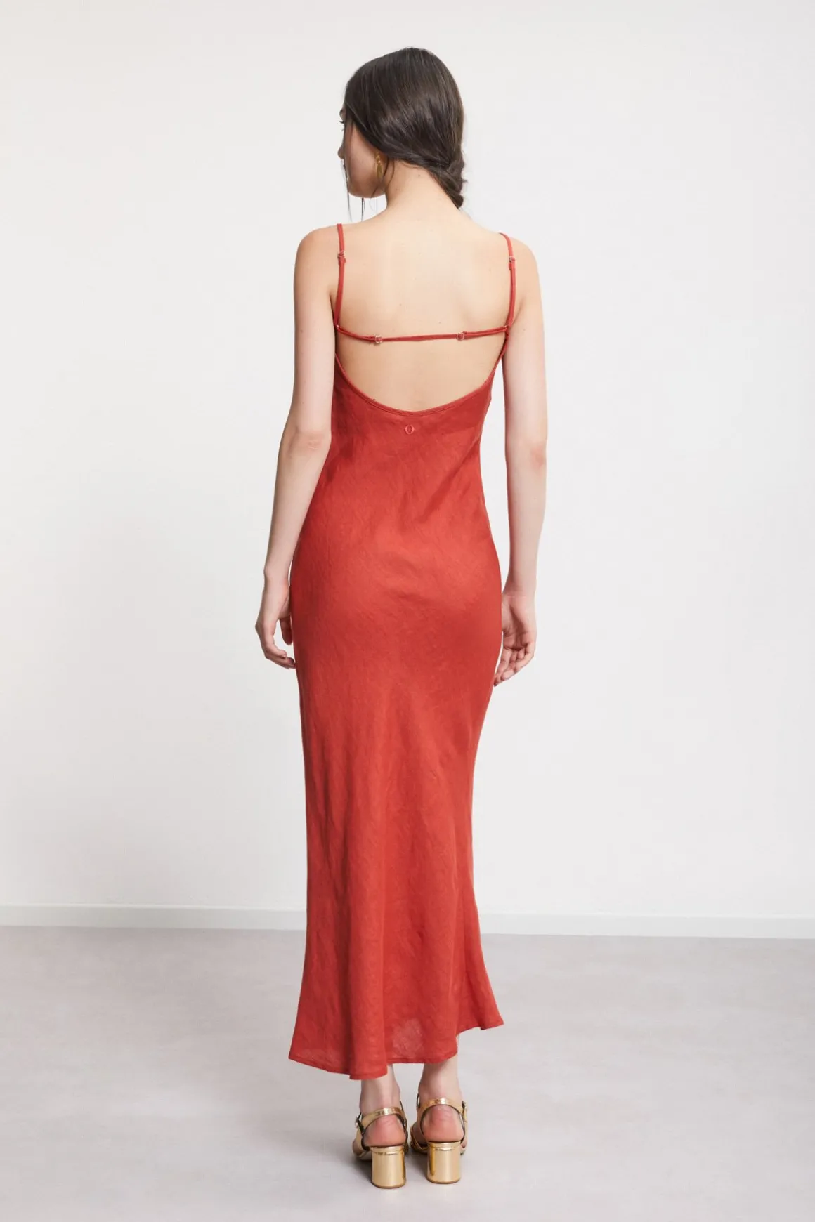 Leinenkleid im Unterkleidstil