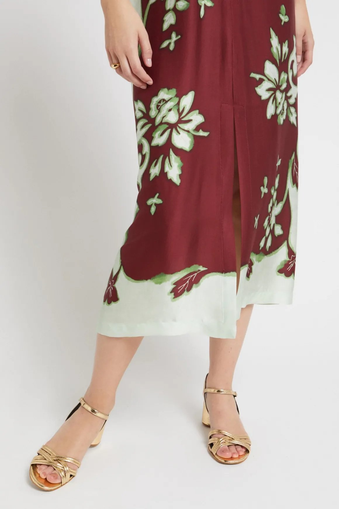 Mittellanges bedrucktes Viskosekleid