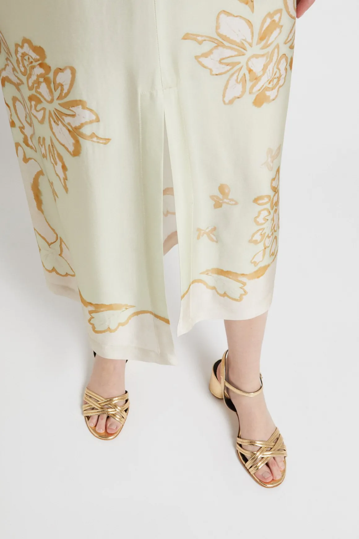 Mittellanges bedrucktes Viskosekleid