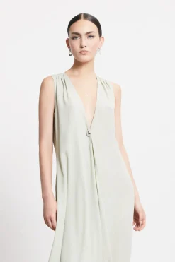 Mittellanges Kleid mit überlapptem Halsausschnitt