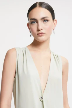 Mittellanges Kleid mit überlapptem Halsausschnitt