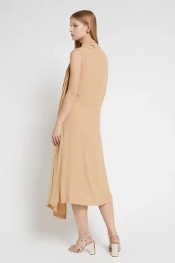 Mittellanges Kleid mit Schärpe