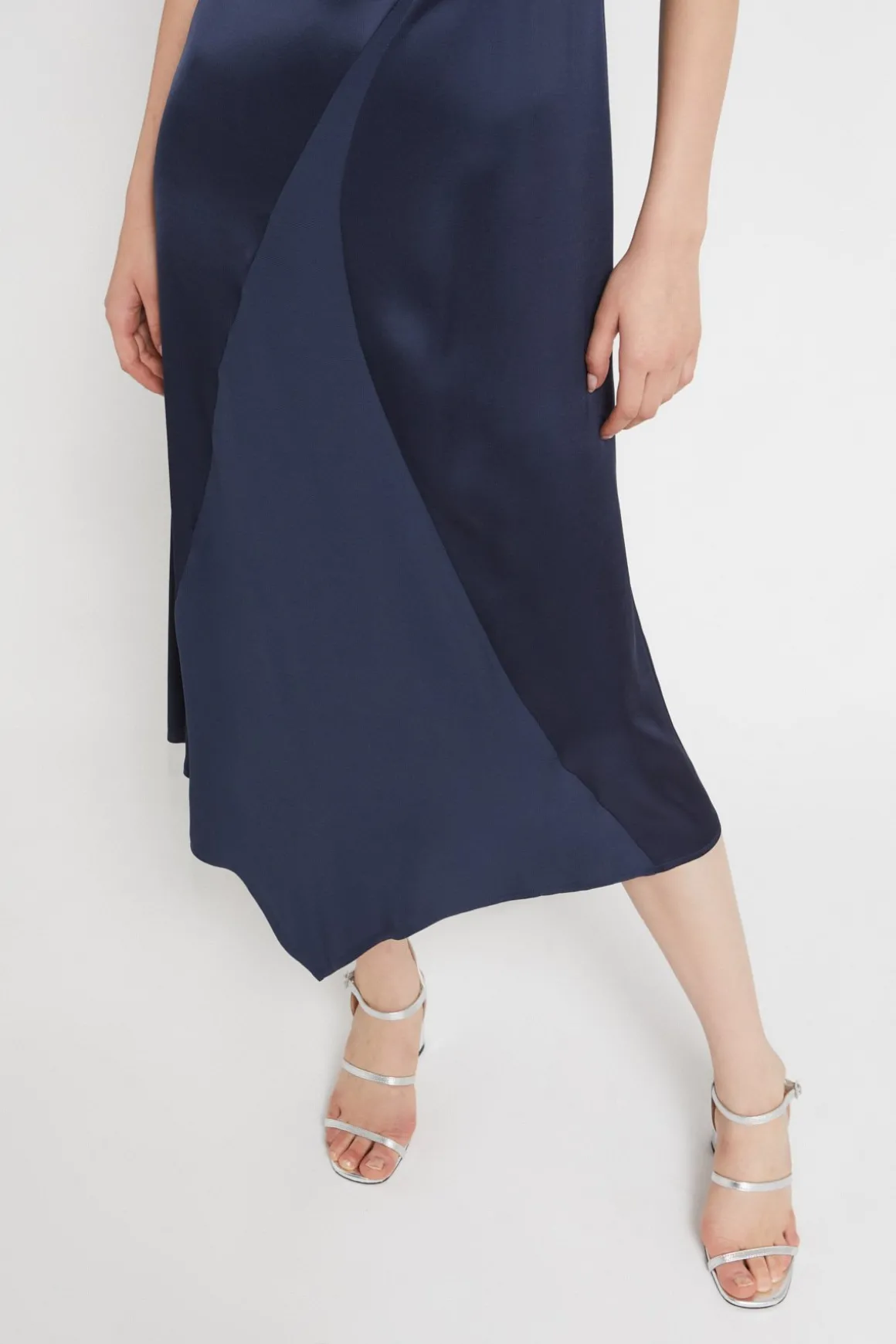 Mittellanges Viskosekleid