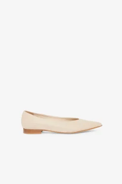 Spitze Ballerinas aus Leder
