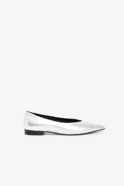 Spitze Ballerinas aus Leder