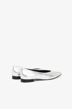 Spitze Ballerinas aus Leder