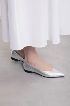Spitze Ballerinas aus Leder