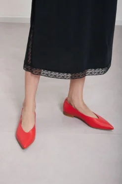 Spitze Ballerinas aus Leder