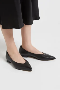 Spitze Ballerinas aus Leder
