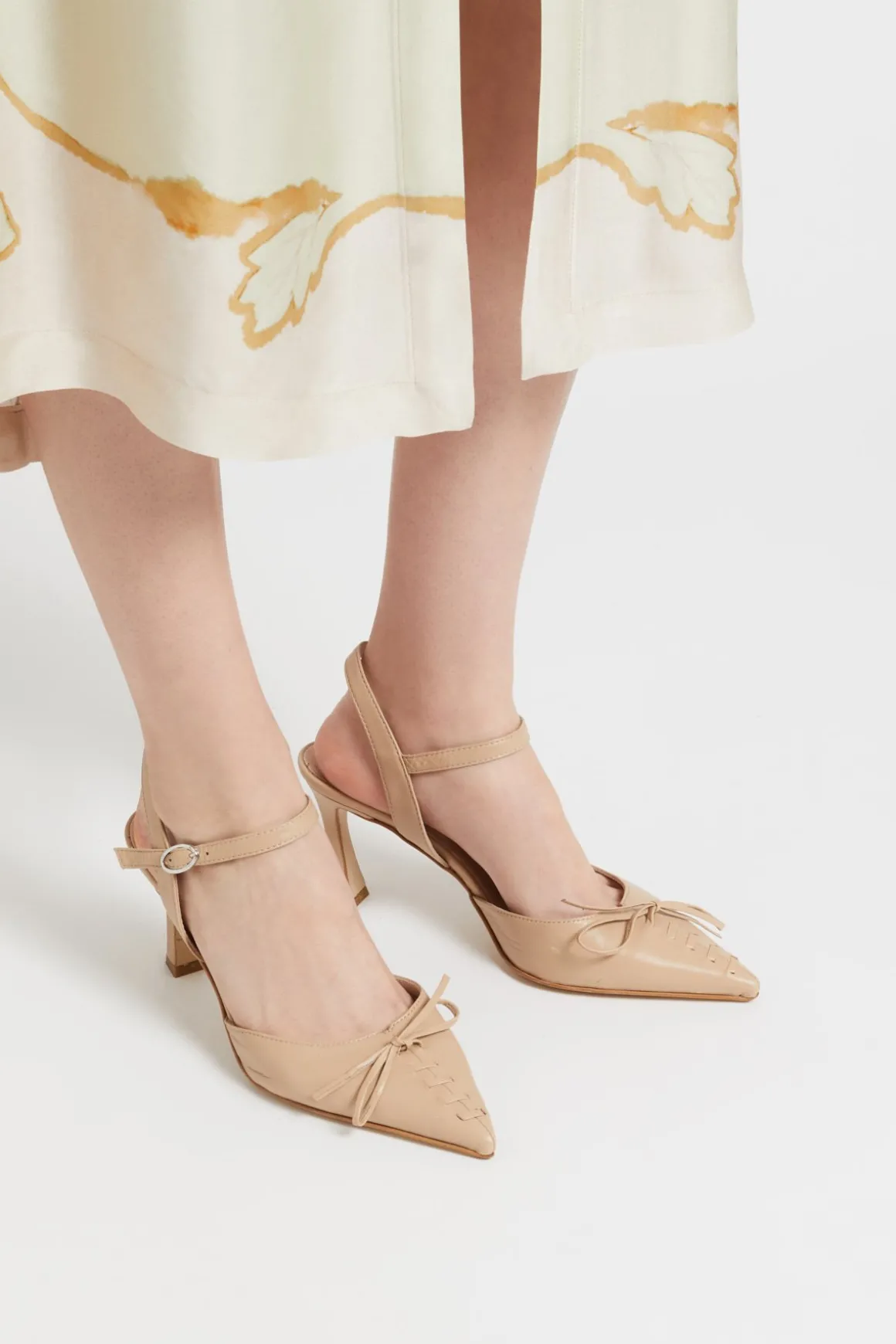 Spitze Dekolleté-Slingbacks aus Leder
