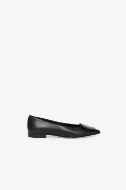Spitze Lederballerinas