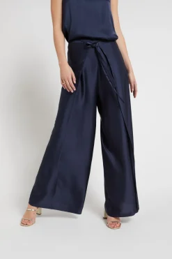 Viskosehose im Pareo-Stil