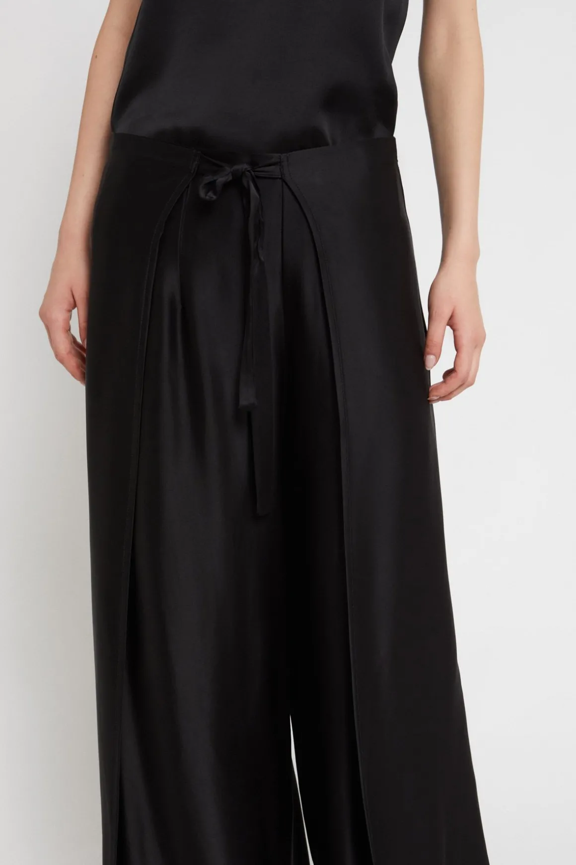 Viskosehose im Pareo-Stil