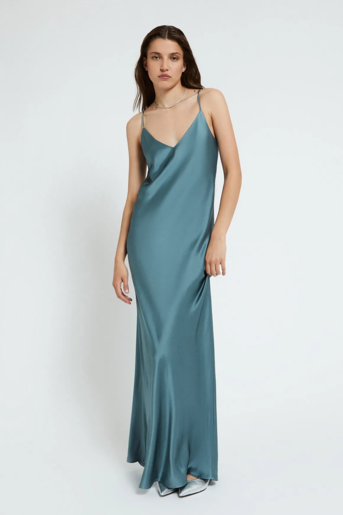 Viskosekleid im Unterkleidstil