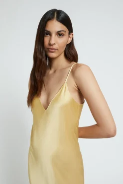 Viskosekleid im Unterkleidstil