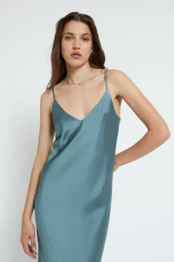 Viskosekleid im Unterkleidstil