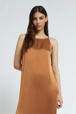 Viskosekleid im Unterkleidstil