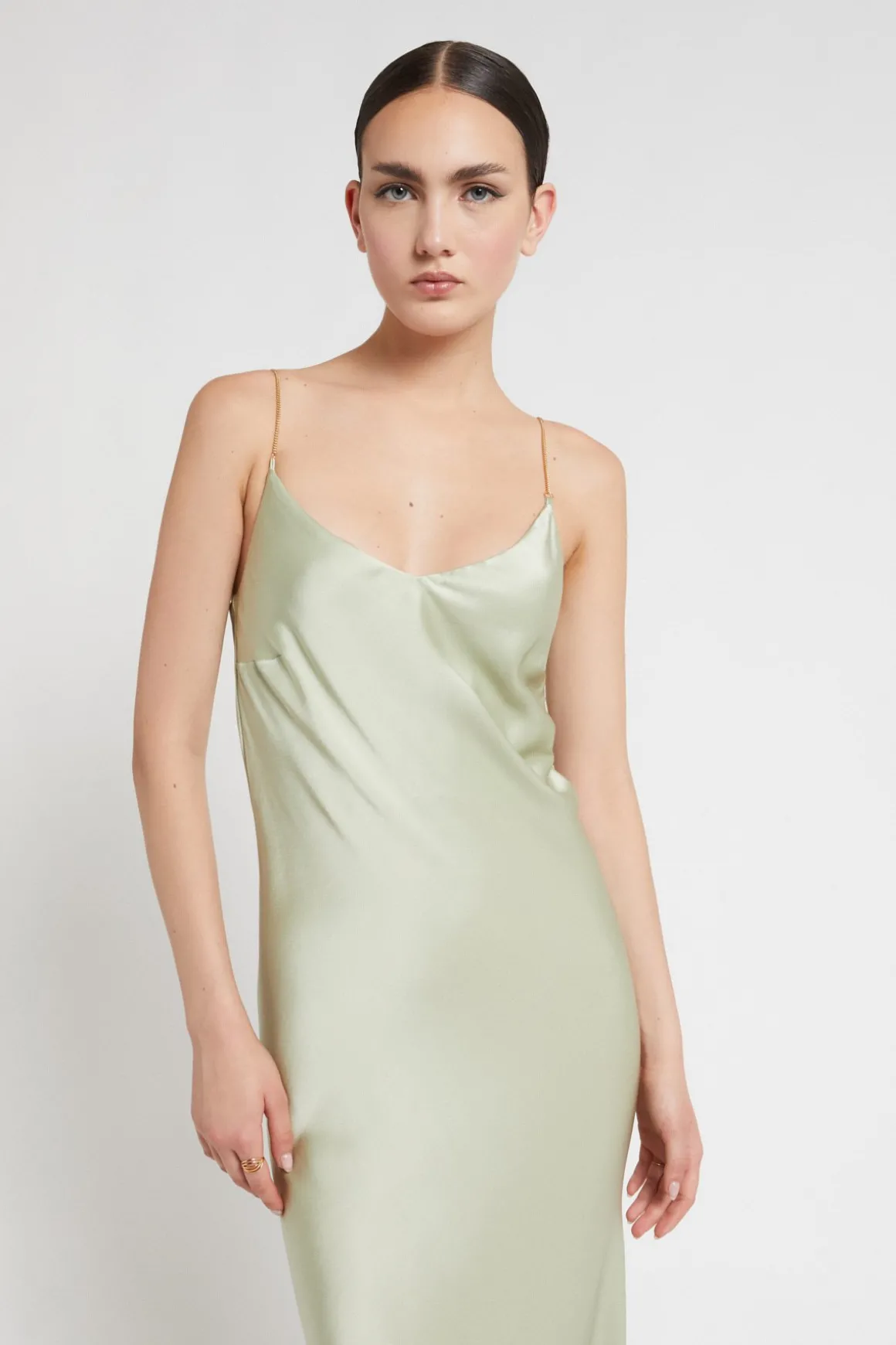 Viskosekleid im Unterkleidstil