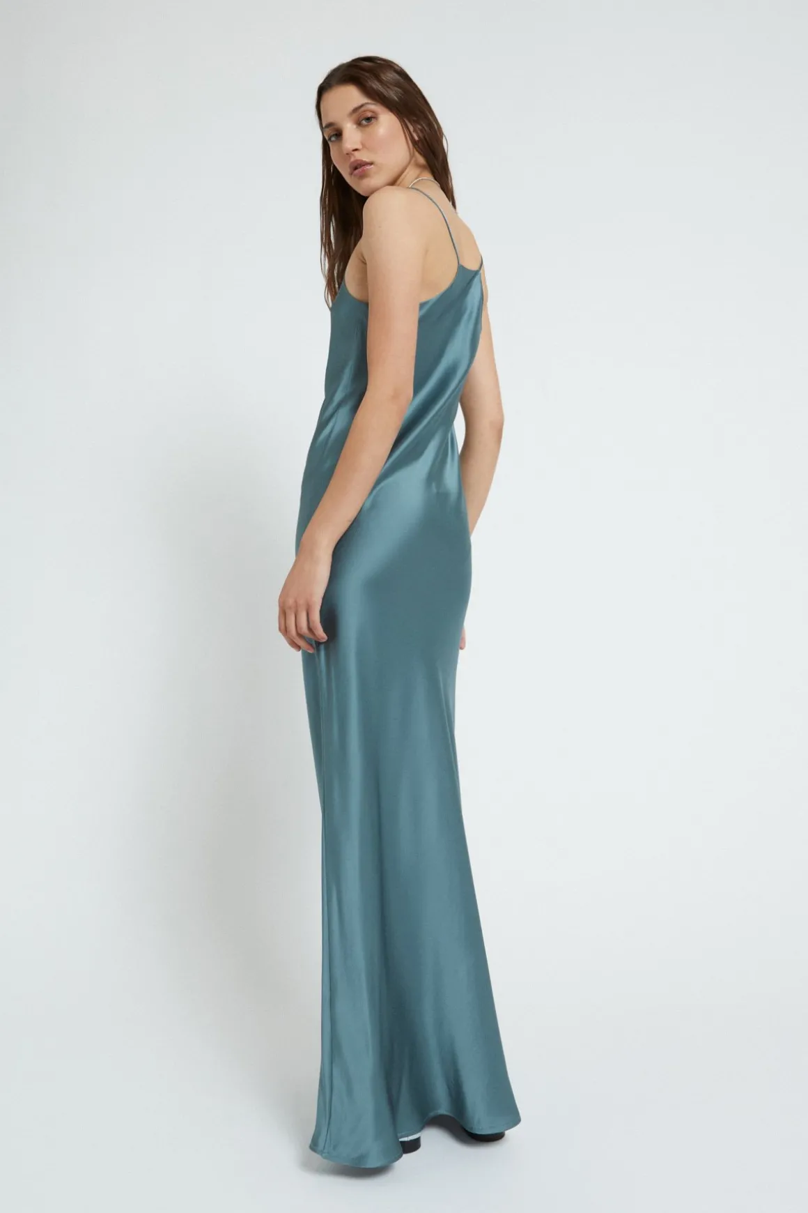 Viskosekleid im Unterkleidstil